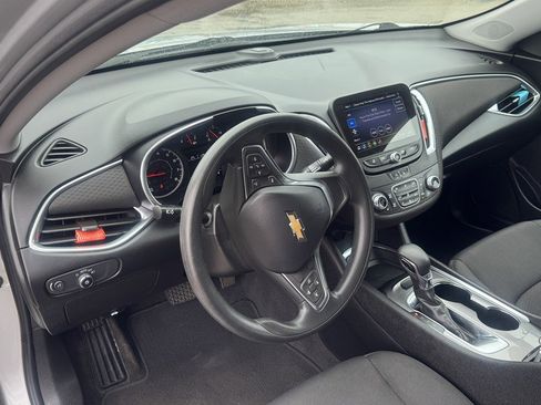 Used 2021 Chevrolet Malibu LT FWD image 15