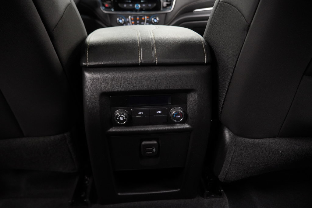 Used 2023 Chevrolet Traverse LT FWD image 24