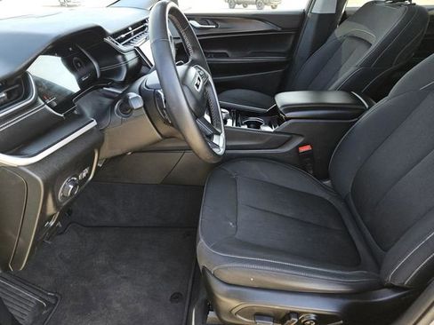 Used 2023 Jeep Grand Cherokee L Laredo image 25