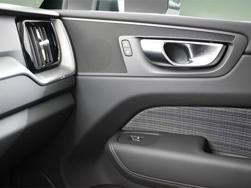 Certified 2025 Volvo XC60 B5 Core w/ Protection Package Premier image 23