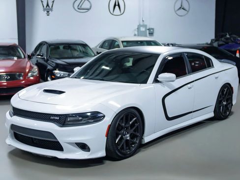 Used 2018 Dodge Charger R/T image 8