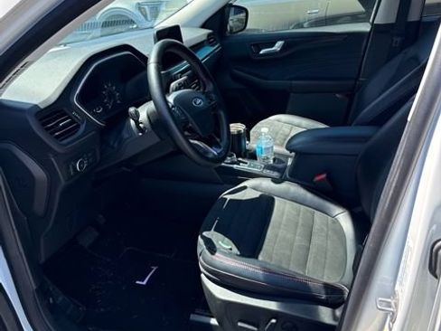 Used 2022 Ford Escape SEL w/ SEL Stealth AWD Package image 9
