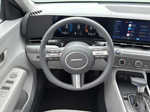Used 2024 Hyundai Kona SE AWD/4WD image 17