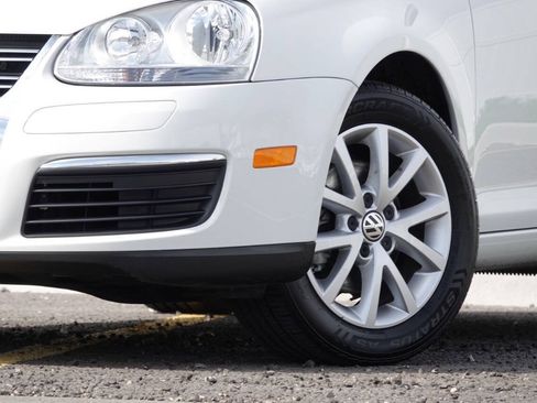 Used 2010 Volkswagen Jetta Limited Edition FWD image 13
