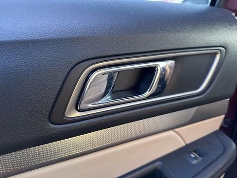 Used 2018 Ford Explorer XLT w/ Equipment Group 202A image 10