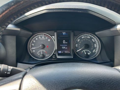 Used 2017 Toyota Tacoma TRD Sport AWD/4WD image 13