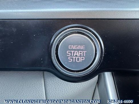 Used 2023 Kia Carnival LX image 37