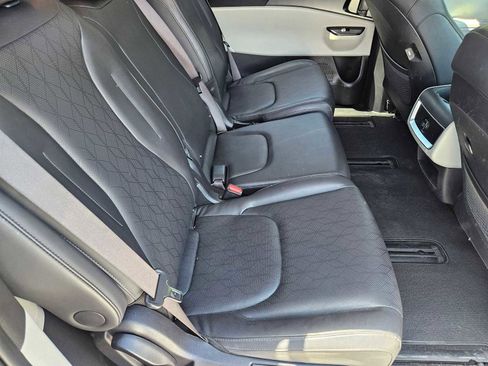 Used 2024 Kia Carnival LX FWD image 18
