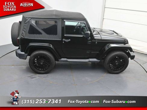 Used 2018 Jeep Wrangler Sahara w/ Dual Top Group AWD/4WD image 29
