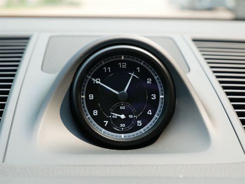 New 2025 Porsche Macan image 15