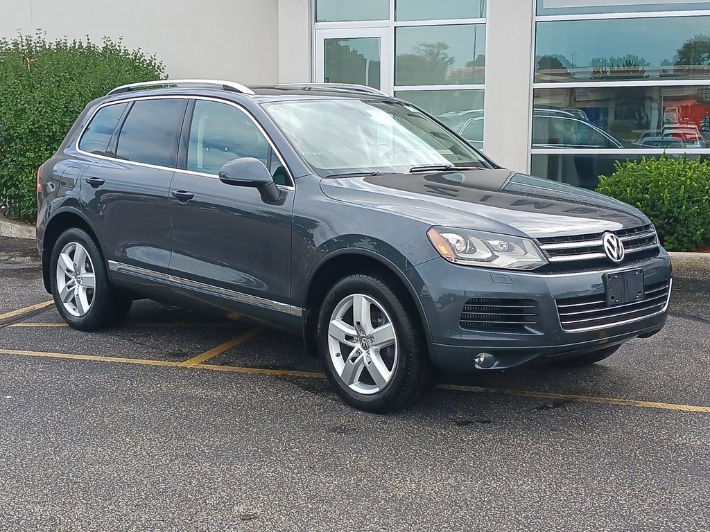Used 2014 Volkswagen Touareg Sport AWD/4WD image 2