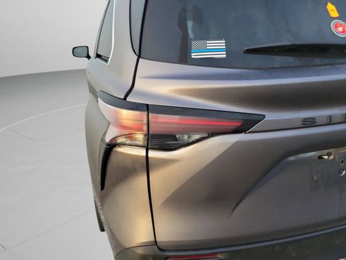 Used 2024 Toyota Sienna XLE image 19