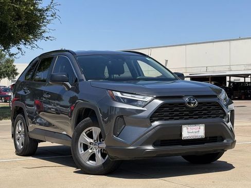Used 2025 Toyota RAV4 LE AWD/4WD image 2