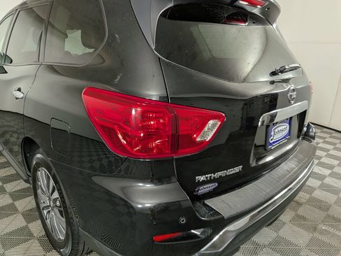 Used 2019 Nissan Pathfinder SL AWD/4WD image 12