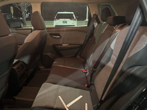 Used 2022 Nissan Rogue SV image 19