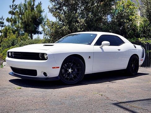 Used 2015 Dodge Challenger R/T Scat Pack w/ Scat Pack Appearance Package RWD image 2