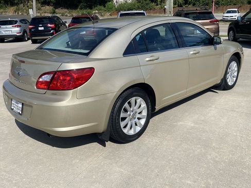 Used 2010 Chrysler Sebring Limited FWD image 6