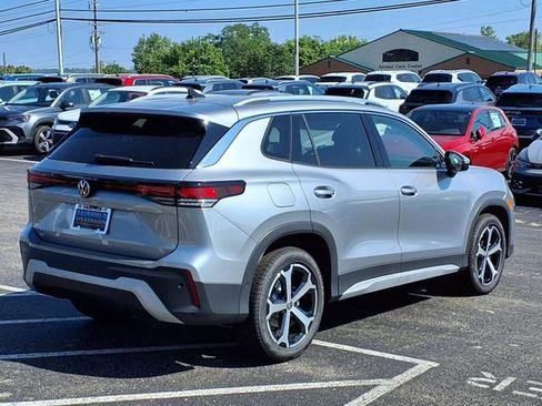 New 2025 Volkswagen Tiguan SE FWD image 7