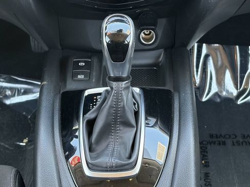 Used 2019 Nissan Rogue SV w/ Premium Package FWD image 30