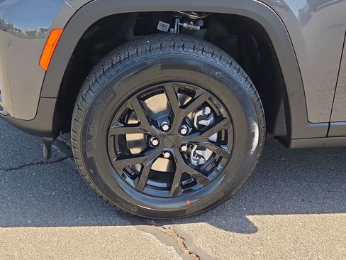 New 2026 Jeep Grand Cherokee L 4WD image 16