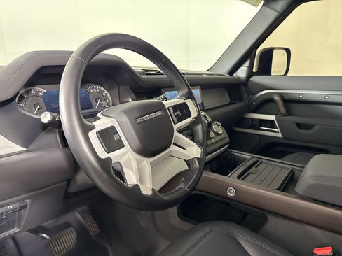 Used 2023 Land Rover Defender 110 S AWD/4WD image 4