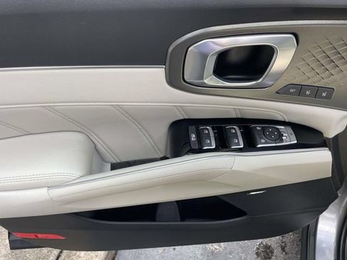 Used 2023 Kia Sorento SX Prestige w/ Panoramic Sunroof Package AWD/4WD image 18