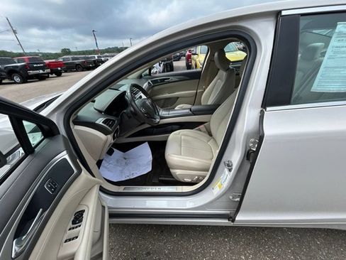 Used 2019 Lincoln MKZ Premiere FWD image 9