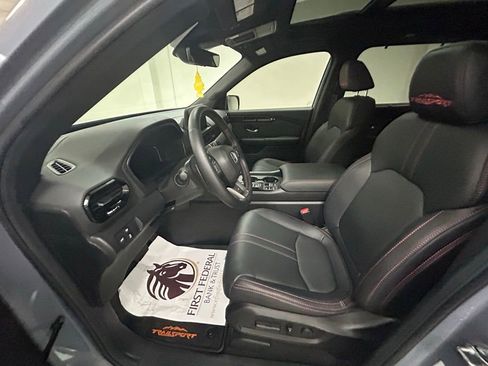 Certified 2025 Honda Pilot TrailSport image 9