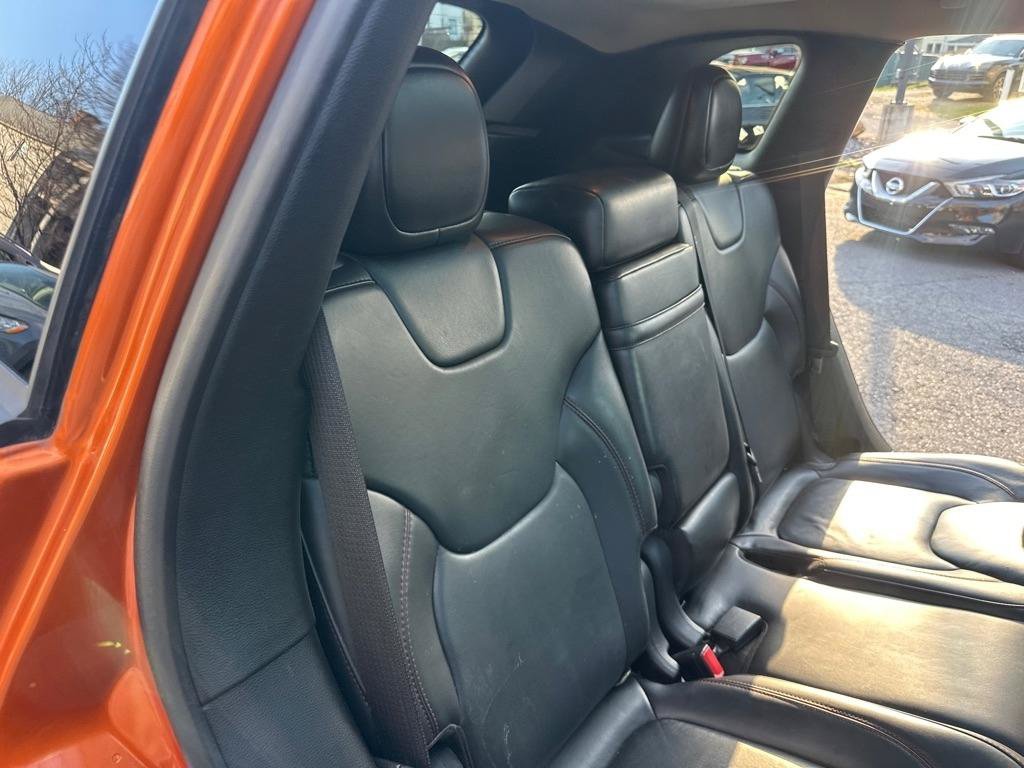 Used 2016 Jeep Cherokee Trailhawk w/ Comfort/Convenience Group AWD/4WD image 30