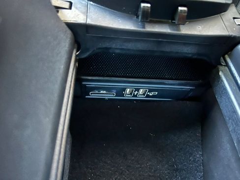 Used 2018 Mercedes-Benz C 300 Sedan image 24