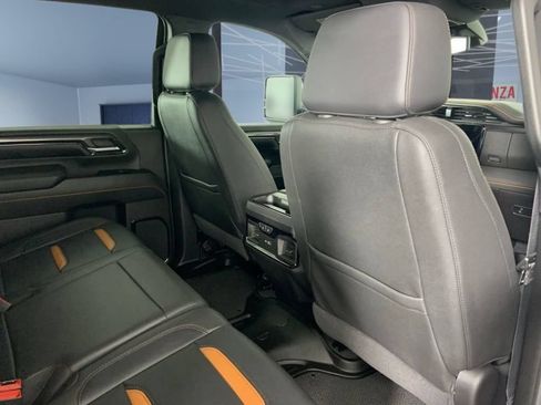 Used 2024 GMC Sierra 2500 AT4 w/ AT4 Preferred Package AWD/4WD image 11