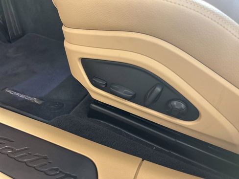 Certified 2023 Porsche Panamera 4 Platinum Edition image 29