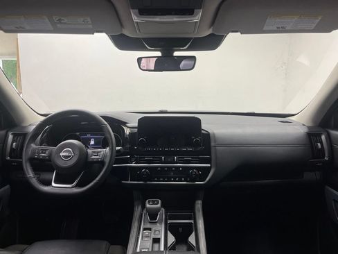 Used 2025 Nissan Pathfinder SL FWD image 18