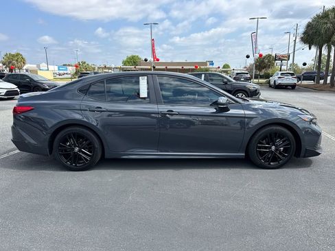 Used 2025 Toyota Camry SE image 2