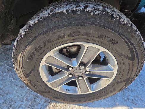 Used 2019 Jeep Wrangler Unlimited Sahara w/ Safety Group image 9