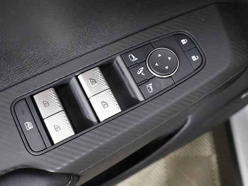 New 2025 Mitsubishi Outlander SE image 34