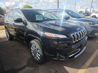 Used 2017 Jeep Cherokee Overland w/ Technology Group AWD/4WD video 1