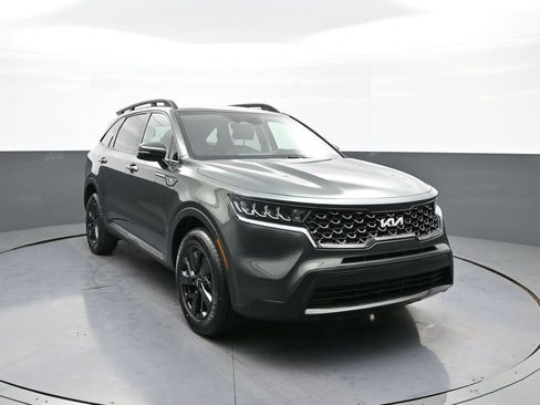 Certified 2023 Kia Sorento S w/ Panoramic Sunroof Package image 3