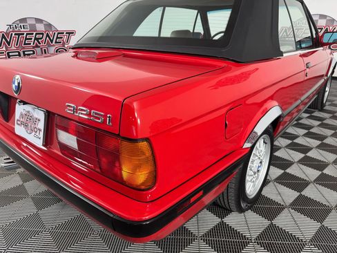 Used 1991 BMW 325i Convertible image 38