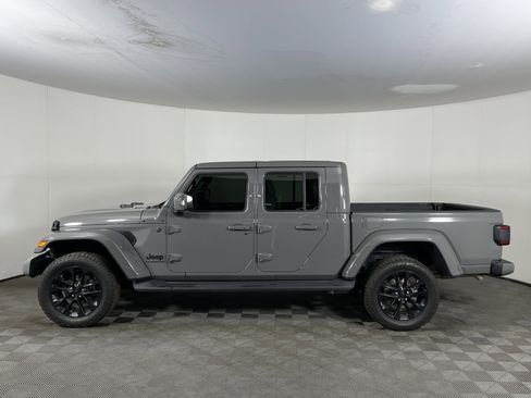 Used 2022 Jeep Gladiator Overland image 3