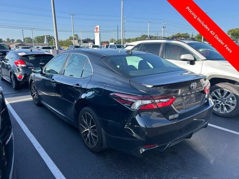 Used 2021 Toyota Camry SE FWD image 7