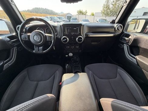 Used 2013 Jeep Wrangler Unlimited Sahara w/ Connectivity Group AWD/4WD image 15