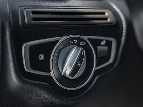 Used 2022 Mercedes-Benz GLC 300 4MATIC image 38