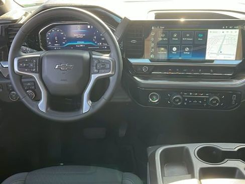 Used 2023 Chevrolet Silverado 1500 RST w/ Z71 Off-Road Package AWD/4WD image 4