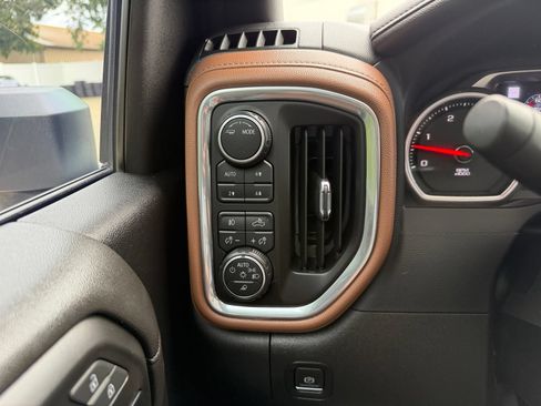 Used 2022 Chevrolet Silverado 2500 High Country AWD/4WD image 12