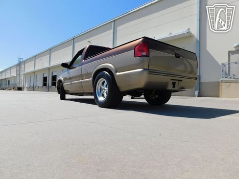 Used 2000 Chevrolet S10 Pickup LS w/ Preferred Equipment Group image 21