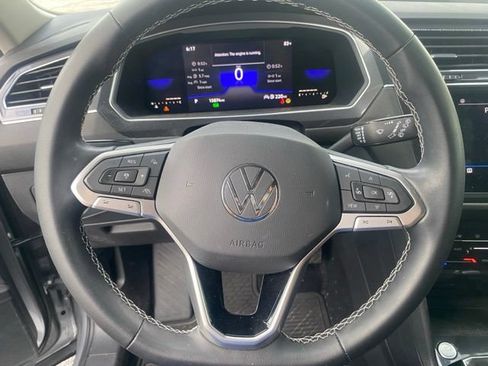 Used 2022 Volkswagen Tiguan SE FWD image 17