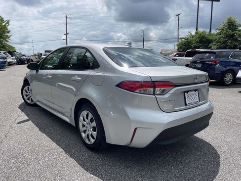 Used 2025 Toyota Corolla LE FWD image 5