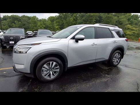 Used 2024 Nissan Pathfinder SL w/ Cargo Package AWD/4WD image 4