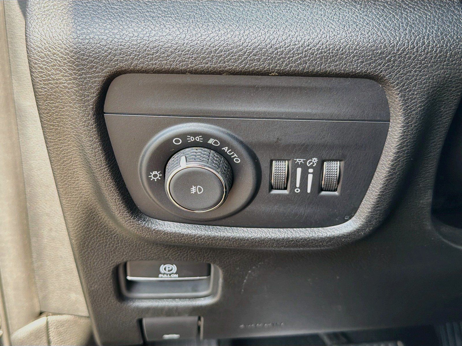 Used 2024 Jeep Grand Cherokee Limited AWD/4WD image 24